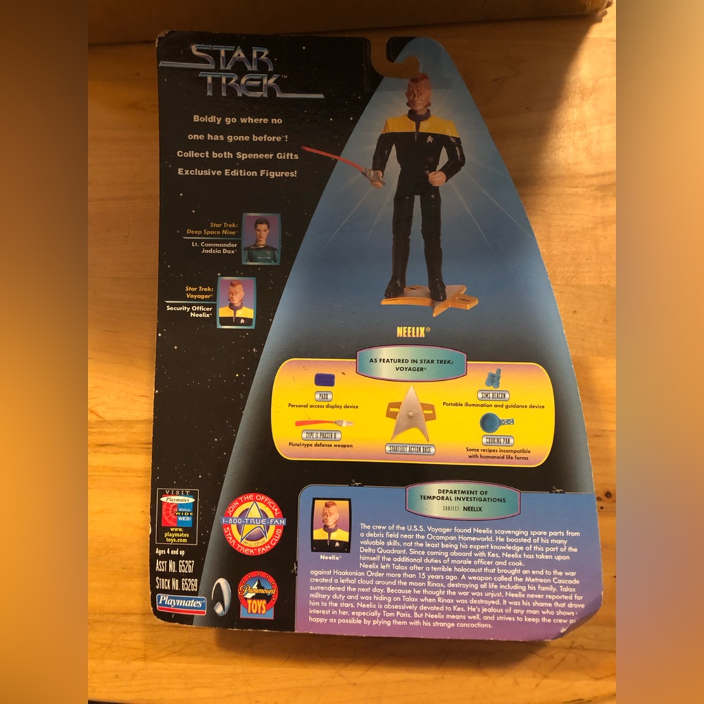 Star Trek Security Officer Neelix Action Figure - Vintage - Picture 2 of 3